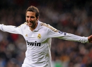 开云体育APP下载-皮克末节接管比赛，阿尔及利亚鏖战AC米兰，一场跨越身份与荣耀的足球史诗