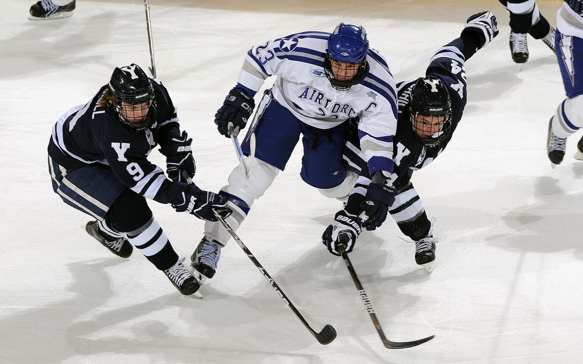 利拉德关键三分让比赛提前失去悬念，鹈鹕客场力克联盟第一凯尔特人