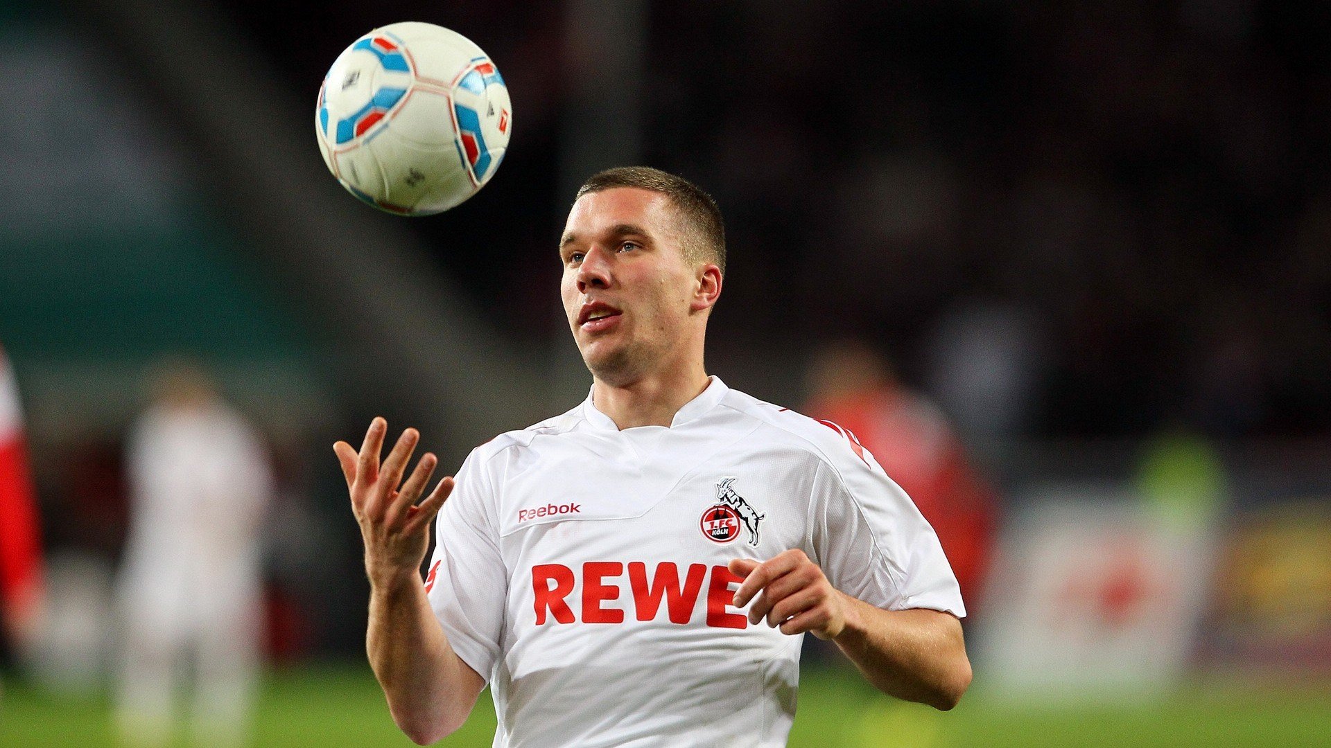 舞台越大，哈登越强，灰熊击溃活塞背后的巨星启示