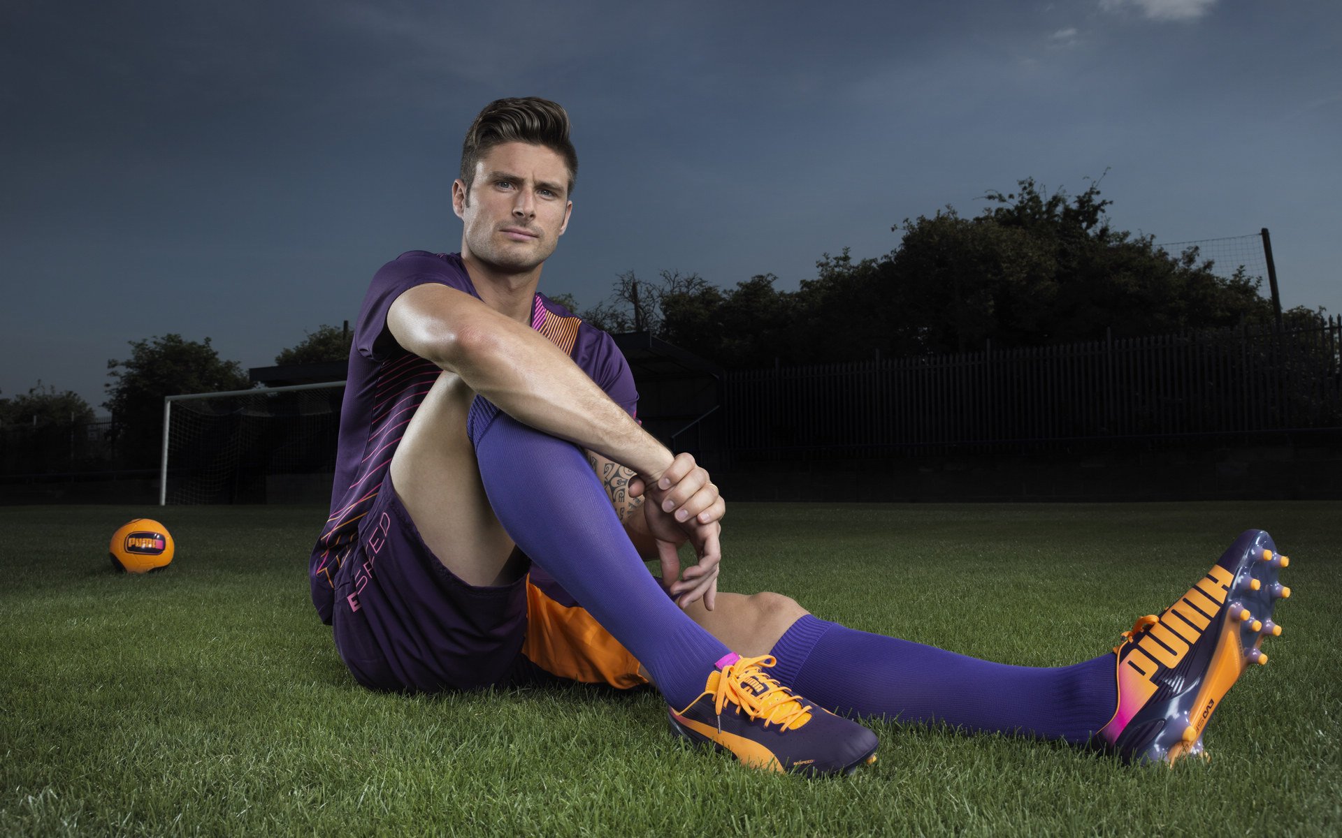 萨内拉满之夜，F1街道赛的轰鸣与评分的极限