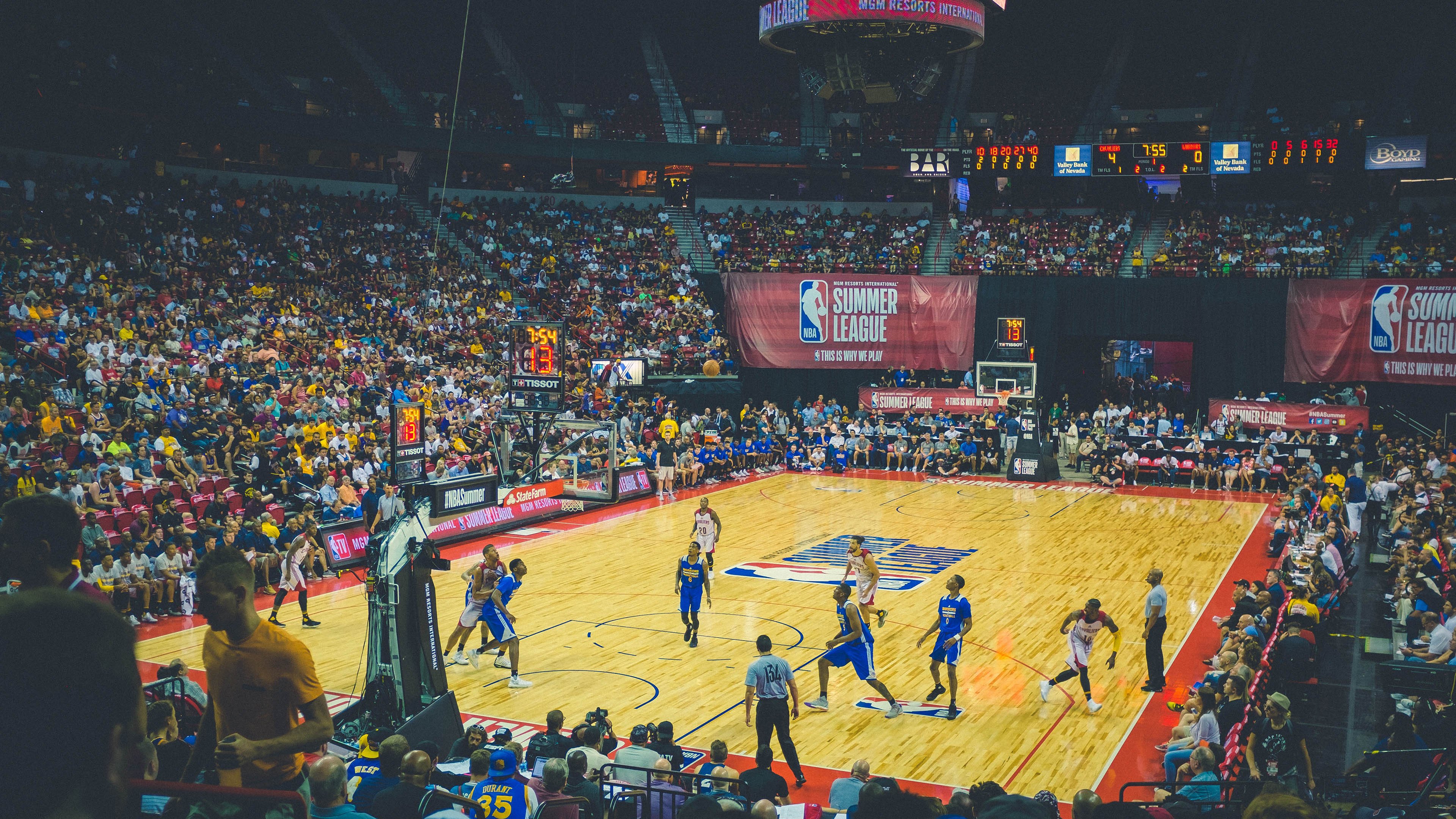 莫兰特扛起全队,雄鹿力克鹈鹕背后的孤胆英雄与团队博弈