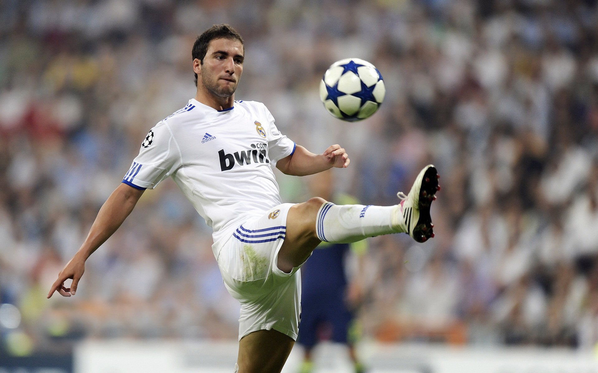 蓝桥烈焰，北欧神话的独白，当切尔西的钢铁洪流，遇上伊布点燃的漫天烽火